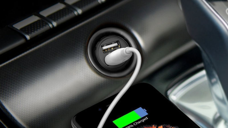 Cargador de coche RAVPower 24W USB, $7 con cĂłdigo TUCSEODN